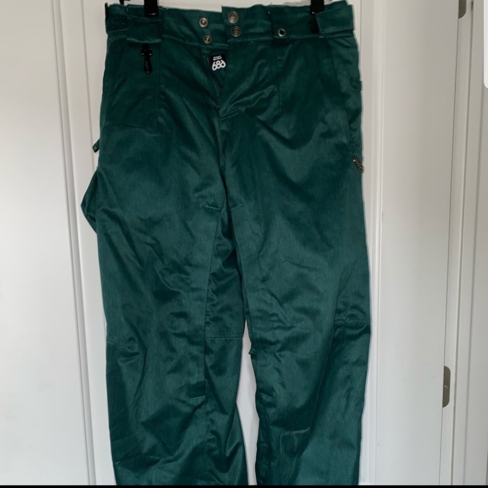Like New 686 XS Ski Snowboard Pant